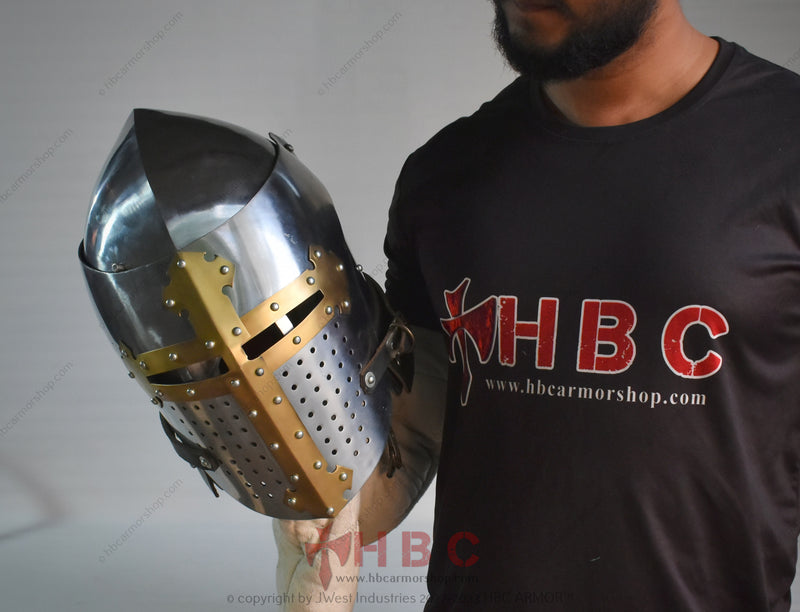 Dual-Securing Visor: A distinctive feature of this helmet is its simultaneous use of a button and a strap to secure the visor, providing unmatched reliability. You can confidently face your opponents knowing your visor is firmly in place.