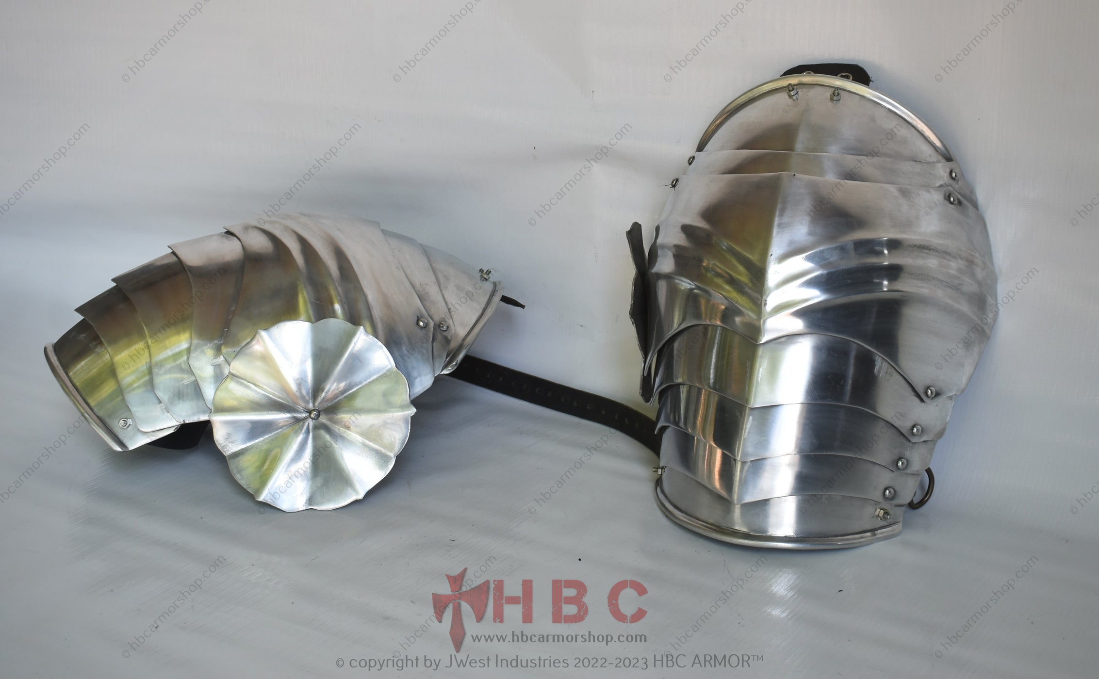 Hand Forged Gothic knight Pauldrons with rondel — HBC Armor Shop