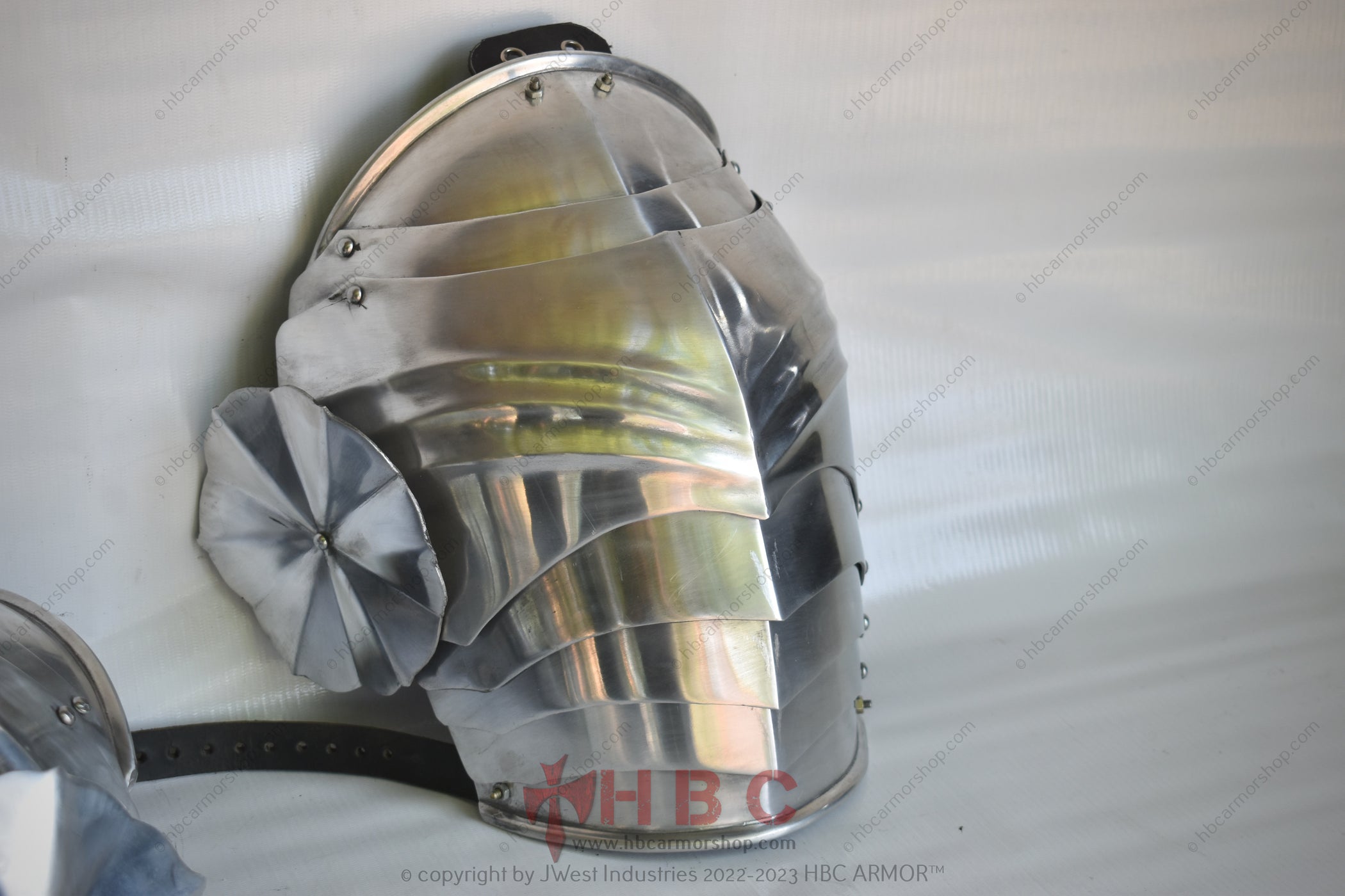 Hand Forged Gothic knight Pauldrons with rondel — HBC Armor Shop