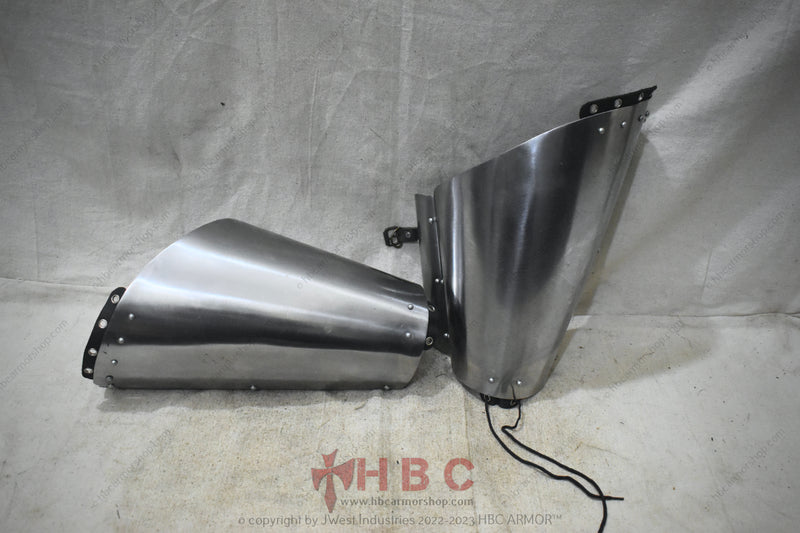 Combat-Ready Leg Plate Steel Knight Armor Adjustable Knee Greave Artisanal Leg Protection