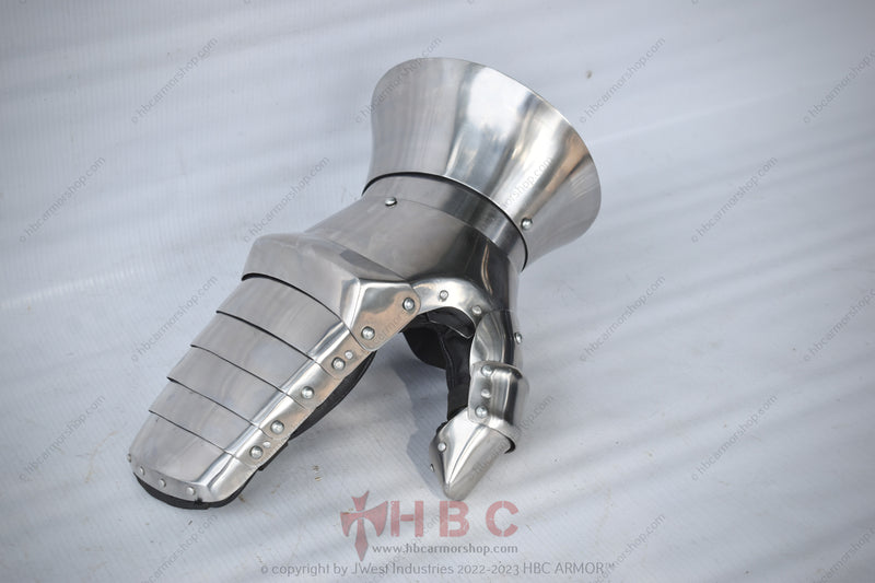 Buhurt optimized gauntlet for intense medieval combat sports