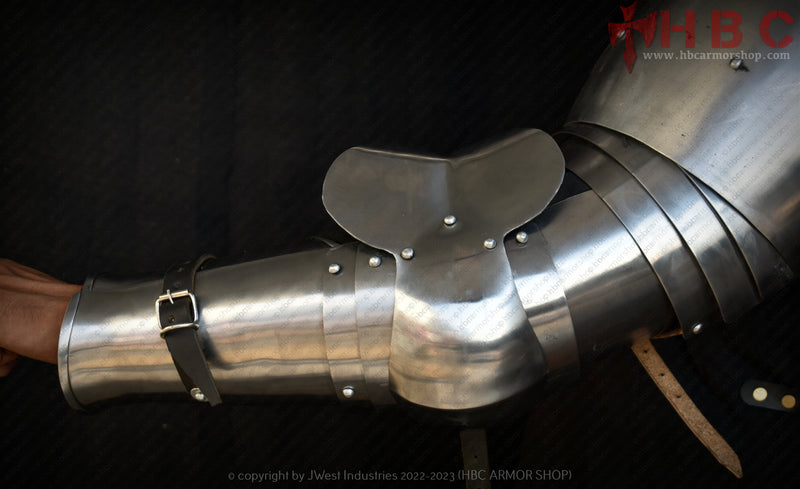 European Anatomical Arms With pauldron