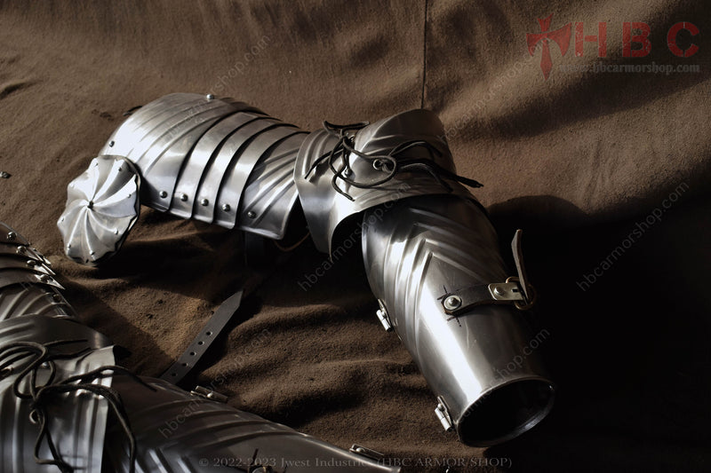 Hand-forged 15th-century German Gothic armor
Custom-made medieval plate armor for historical reenactments
Authentic South German Gothic arm harness for full-contact combat
LARP and reenactment armor inspired by 15th-century knights